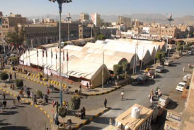 - مخيم المؤتمر في التحرير بصنعاء