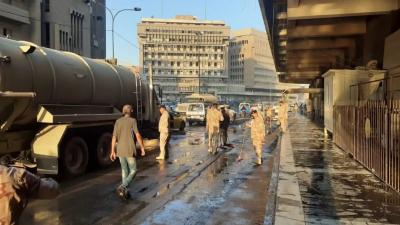  - الأمطار تغرق شوارع بغداد وتتسبب بإعفاء عدد من المسؤولين
