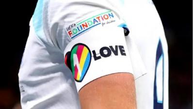  - 7 منتخبات أوروبية تعدل عن قرار ارتداء شارة دعم المثليين في مونديال قطر
 