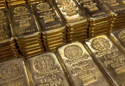  - الذهب يتجه نحو أكبر ارتفاع شهري في عام
