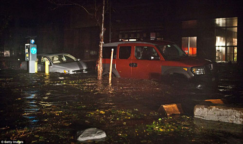 إعصار ساندي يجتاح نيويورك: صور من الآثار التدميرية للكارثة 